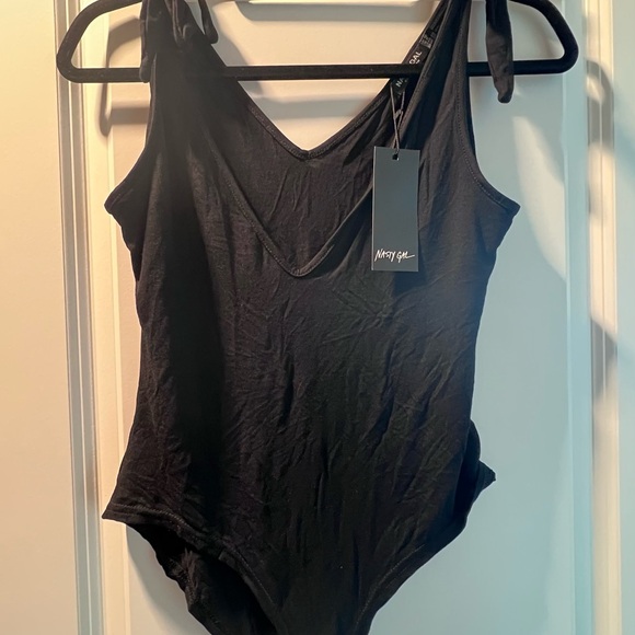 Nasty Gal Black Deep V Bodysuit - Picture 3 of 6